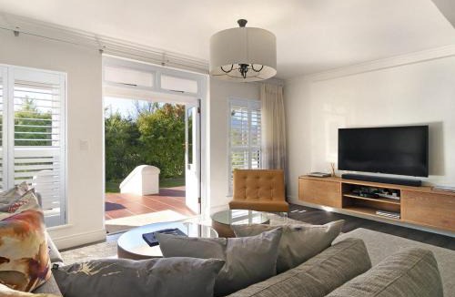 Stellenbosch Cabin | Winelands Golf Lodges 3