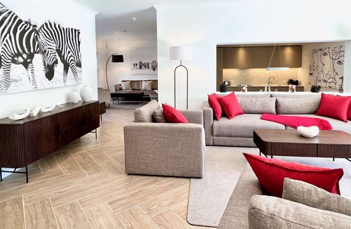 Franschhoek House | winelands living - sauna, pool, walking distance to town center
