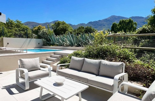 Franschhoek House | winelands living - sauna, pool, walking distance to town center