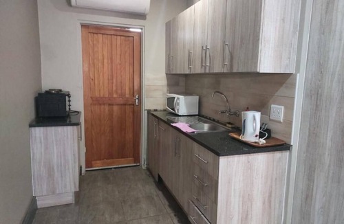 Tsantsabane House | Wisteria Lane Guesthouse