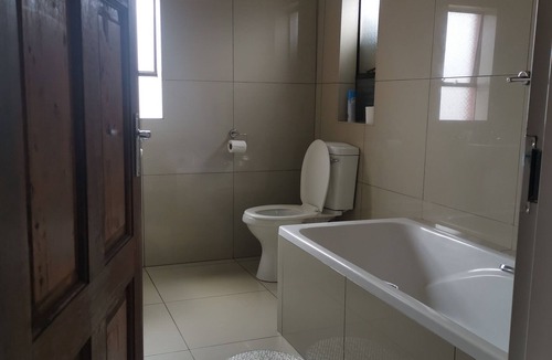Emalahleni Bed & Breakfast | Witbank Boutique Hotel - Khayalami Group