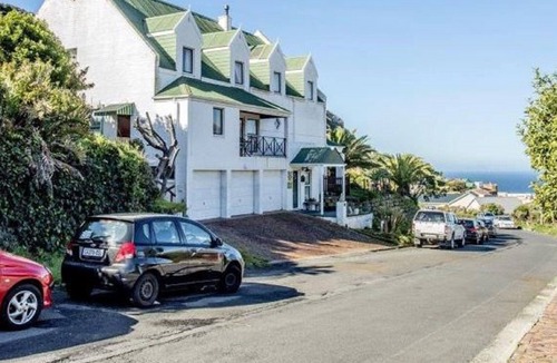 Fish Hoek House | Wonderful family home within walking distance to the beach