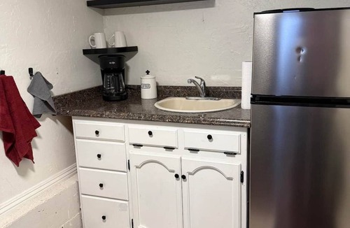 Placerville House | Wonderful Quirky studio with porch, walk to downtown