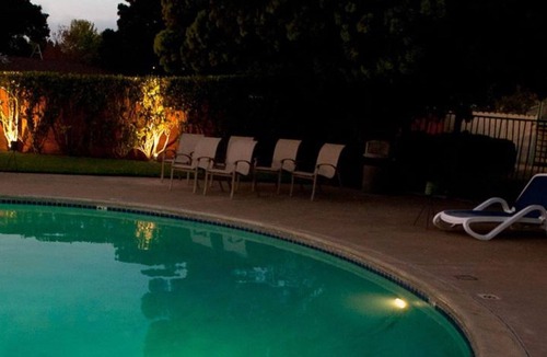 East End Apartment | Wonderful Stay! Free Parking, Free Breakfast, Jacuzzi, Pool