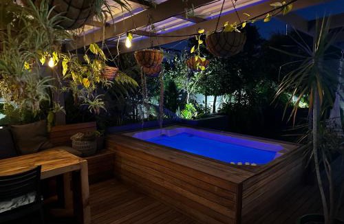 Blouberg Rise House | Wood fired Hot Tub-Relaxing Escape
