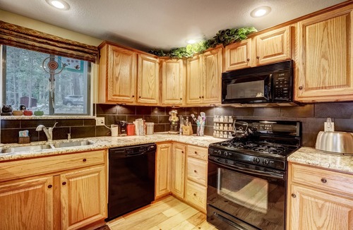 Tahoe Paradise House | Woodland Escape - Cute little cabin in the woods!