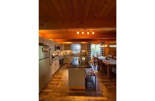 Long Barn Cabin | Woodland retreat-perfect for families & small dogs wi/fi no cap