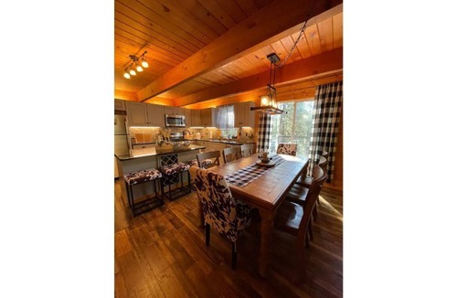 Long Barn Cabin | Woodland retreat-perfect for families & small dogs wi/fi no cap