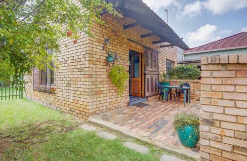 Boksburg House | Woodpecker Bachelor Cottage