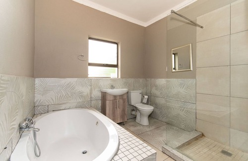 Hazyview House | Woodpeckers Guest House