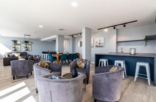 Cape Town City Centre Apartment | Woodstock: Studio Aprt with Secure Parking