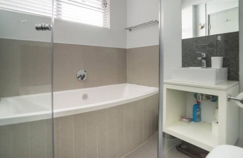 Green Point Apartment | World Travellers Eclectic Apartment
