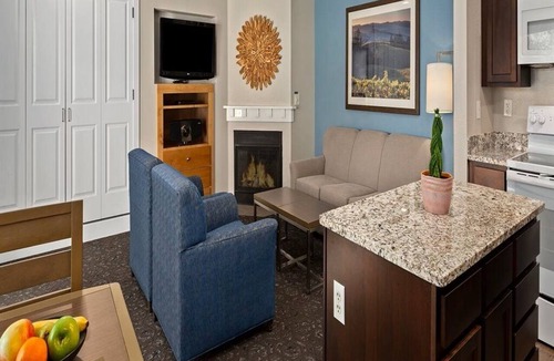 Windsor Resort | WorldMark Winsdor Aug 28-30 2bd with 1K, 1Q, 2TWN for 6 Guests