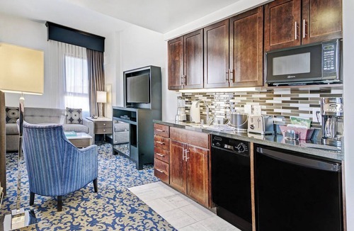Lower Nob Hill Condo | Wyndham Canterbury Resort | Four 2BR/1BA Suites