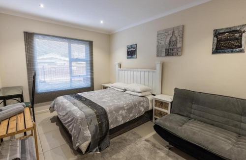Gordon's Bay Apartment | Xecuhome Private Rooms