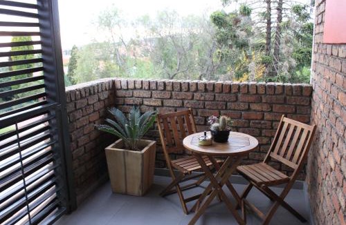 Emalahleni House | Yalla Yalla Boutique Hotel