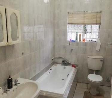 Greater Johannesburg Metropolitan Area House | Yellow Stars Guesthouse 1hr 2hrs 3hrs Day Rest