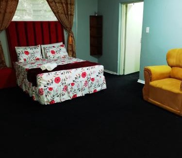 Greater Johannesburg Metropolitan Area House | Yellow Stars Guesthouse