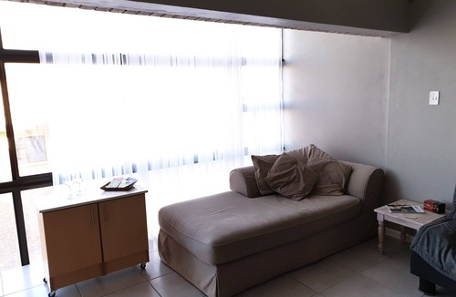 Jeffreys Bay Apartment | Your Jeffrey's Main beach holiday starts here!