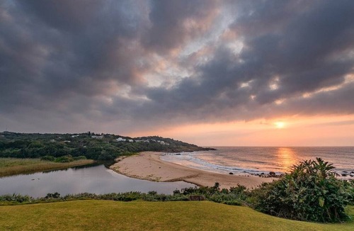 Palm Beach House | Your Ultimate Beach House Getaway!