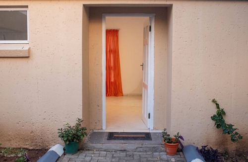 Greater Johannesburg Metropolitan Area Apartment | Cozy Studio Room to Rent in Johannesburg City