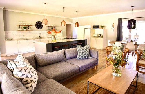 Clarens House | 270 m² House ∙ 4 bedrooms ∙ 8 guests