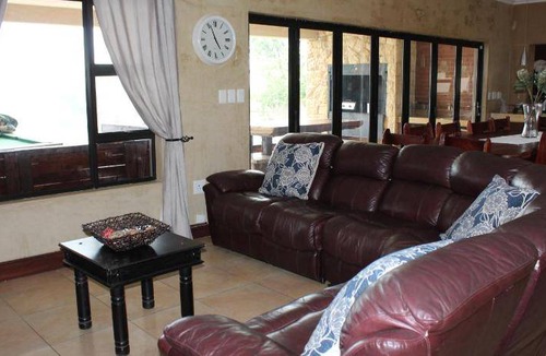 Mookgopong Villa | Villa ∙ 5 bedrooms ∙ 11 guests