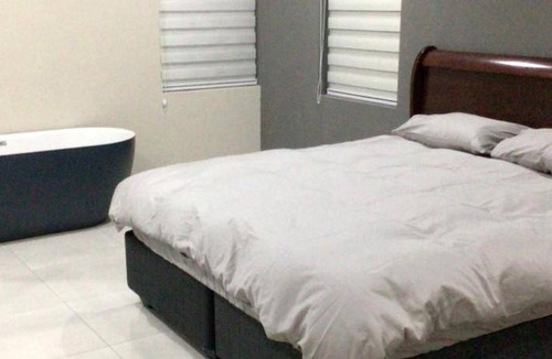 Mookgopong House | 375 m² House ∙ 4 bedrooms ∙ 8 guests