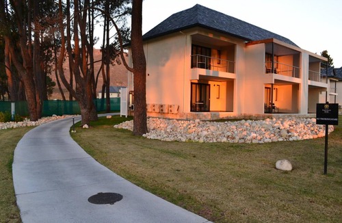 Cape Winelands Apartment | Apartment ∙ 2 bedrooms ∙ 4 guests