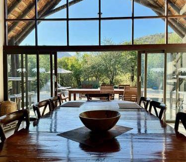 Pilanesberg National Park Cabin | 500 m² Lodge ∙ 4 bedrooms ∙ 12 guests