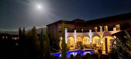 Paarl Villa | 650 m² Villa ∙ 5 bedrooms ∙ 10 guests
