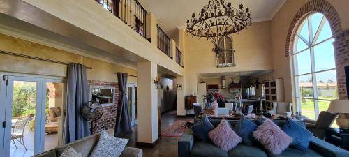 Paarl Villa | 650 m² Villa ∙ 5 bedrooms ∙ 10 guests