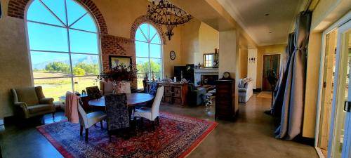 Paarl Villa | 650 m² Villa ∙ 5 bedrooms ∙ 10 guests
