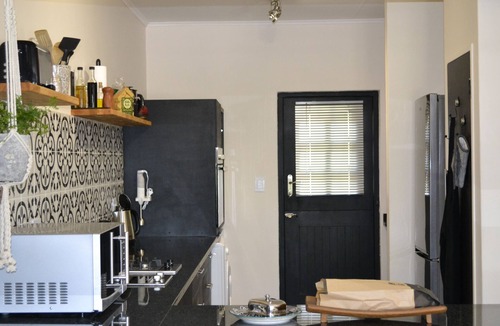 Moreleta Park House | Zebra Cottage offers tranquillity for business or leisure travellers.