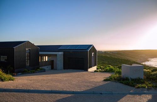 Gansbaai House | Zebra Views - Romansbaai Luxury Retreat