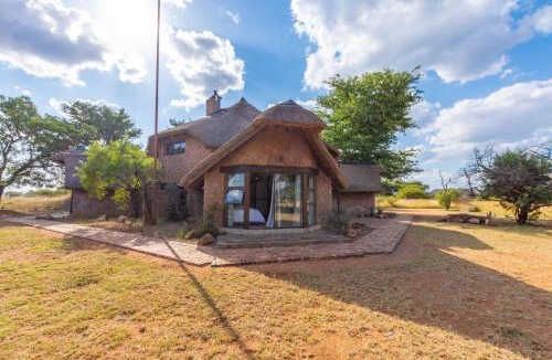 Leeupoort House | Zebula 4-bedroom, 12 sleeper - 63