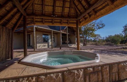 Leeupoort Villa | Zebula Golf and Wildlife Estate - Jackals Call Pax 8 - Moi Signature Luxury villa