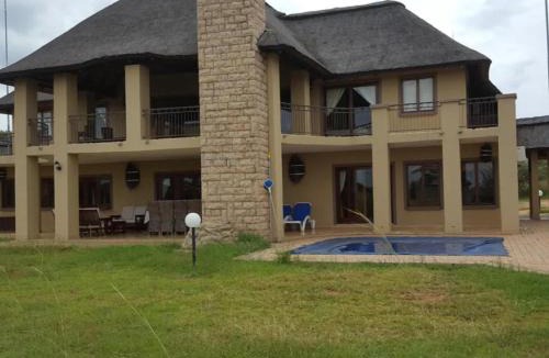 Leeupoort Villa | Zebula Golf and Wildlife Estate - Owl's Haven Pax 10 - Moi Signature Luxury villa