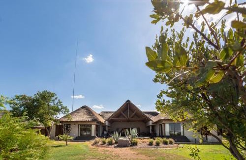 Leeupoort House | Zebula - HT1 - 5 Bedroom Holiday Home