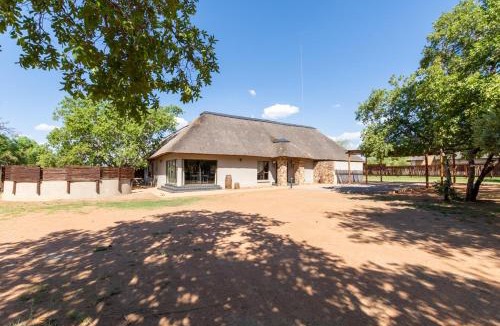 Leeupoort House | Zebula - HT1 - 5 Bedroom Holiday Home