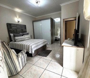 Vereeniging House | Zee Lifestyle Guesthouse