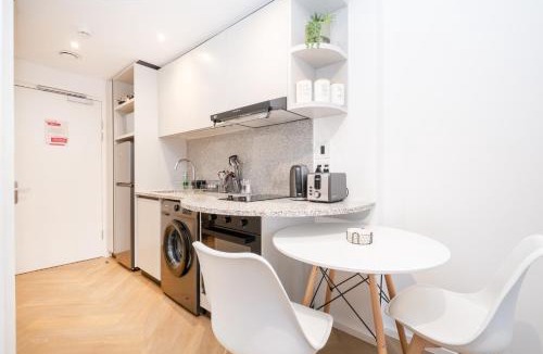 Foreshore Apartment | Zeeland Pier - Stylish Studio Near CTICC - Prime Location