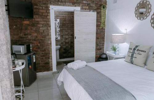Boksburg Apartment | Zhantique Guest House 1- Unit 2