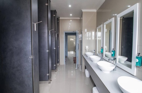 Hermanus City-Centre Hostel | Zzzone Boutique Hostel