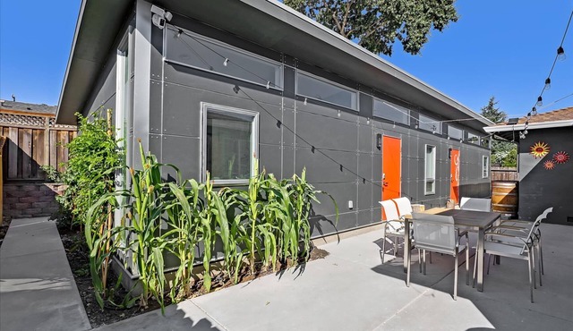 1 bed 1 bath king bed private unit kitchenette