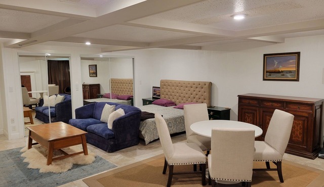 1BR, 1BA spacious, fully furnished unit in best area with laundry, Wi-Fi, TV.