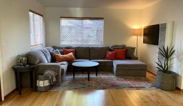 2 bedroom house 3 blocks to the beach