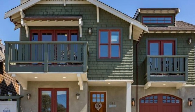 3 Bedroom Home - walking distance to the harbor!