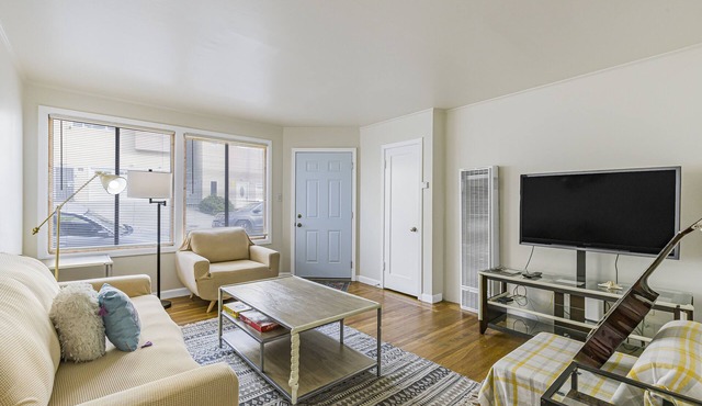 3 Bedroom House, Walking Distance to BART, Attached Garage, Game Room, and Views