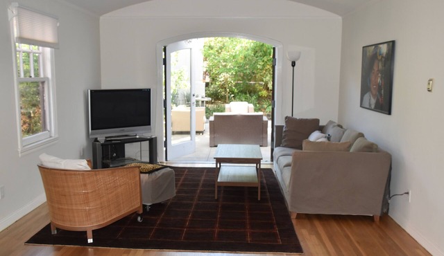4 bed 3 bath house in wine area near SF. Walk to town. Dog friendly PLV120240032